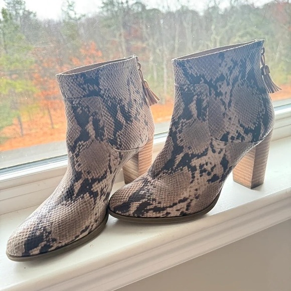 Elegant Snakeskin Patterned Heeled Boots - Picture 1 of 2
